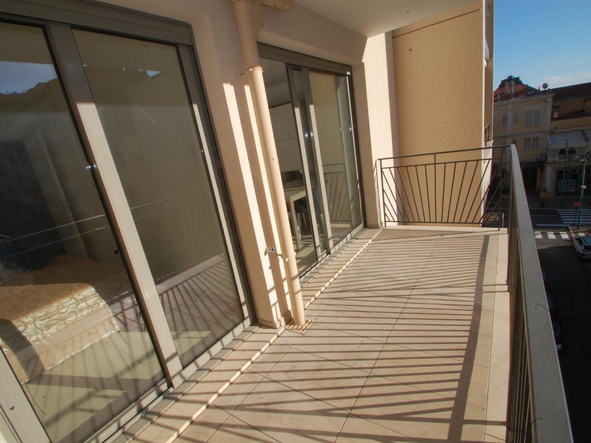 Charmant 2P Moderne Avec Terrasse, Parking Prive, En Plein Centre De Menton, A 2 Pas De La Mer - Fr-1-196-200 Eksteriør billede
